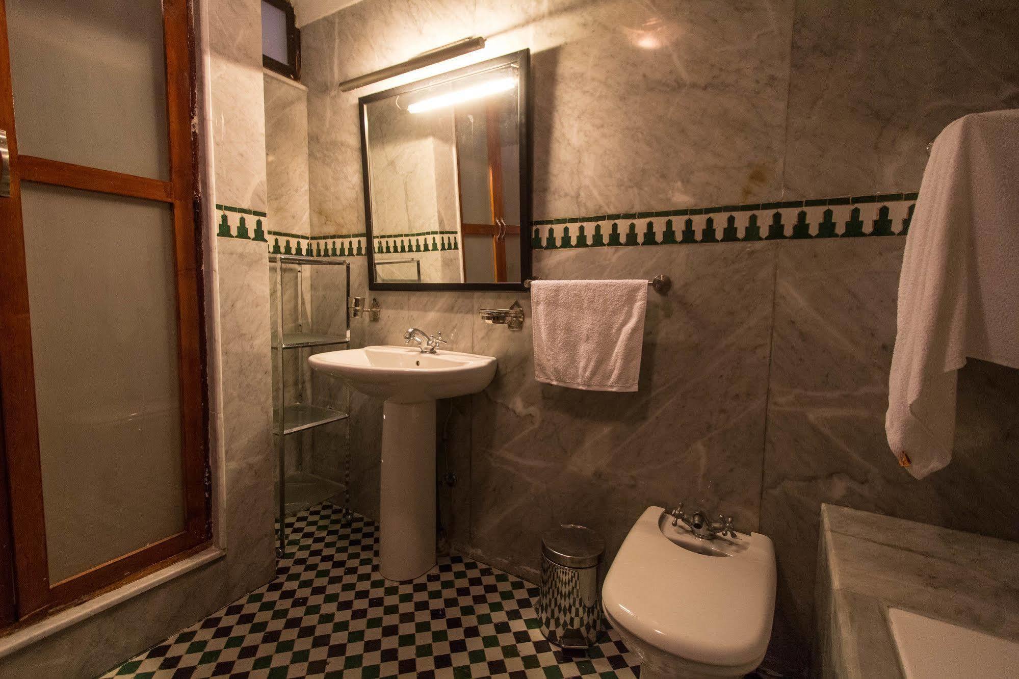 Riad Noujoum Medina Fes Luaran gambar