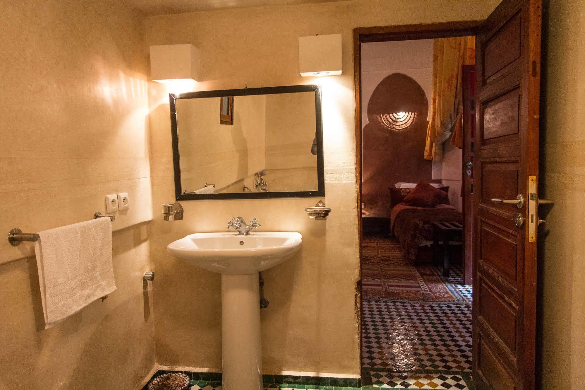 Riad Noujoum Medina Fes Luaran gambar